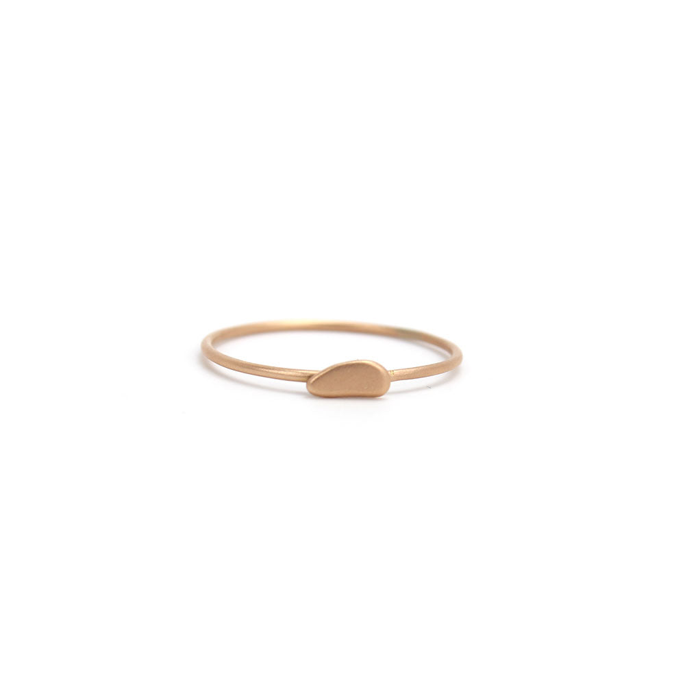 bean / 18k rose gold / 5 tiny totem stacking rings