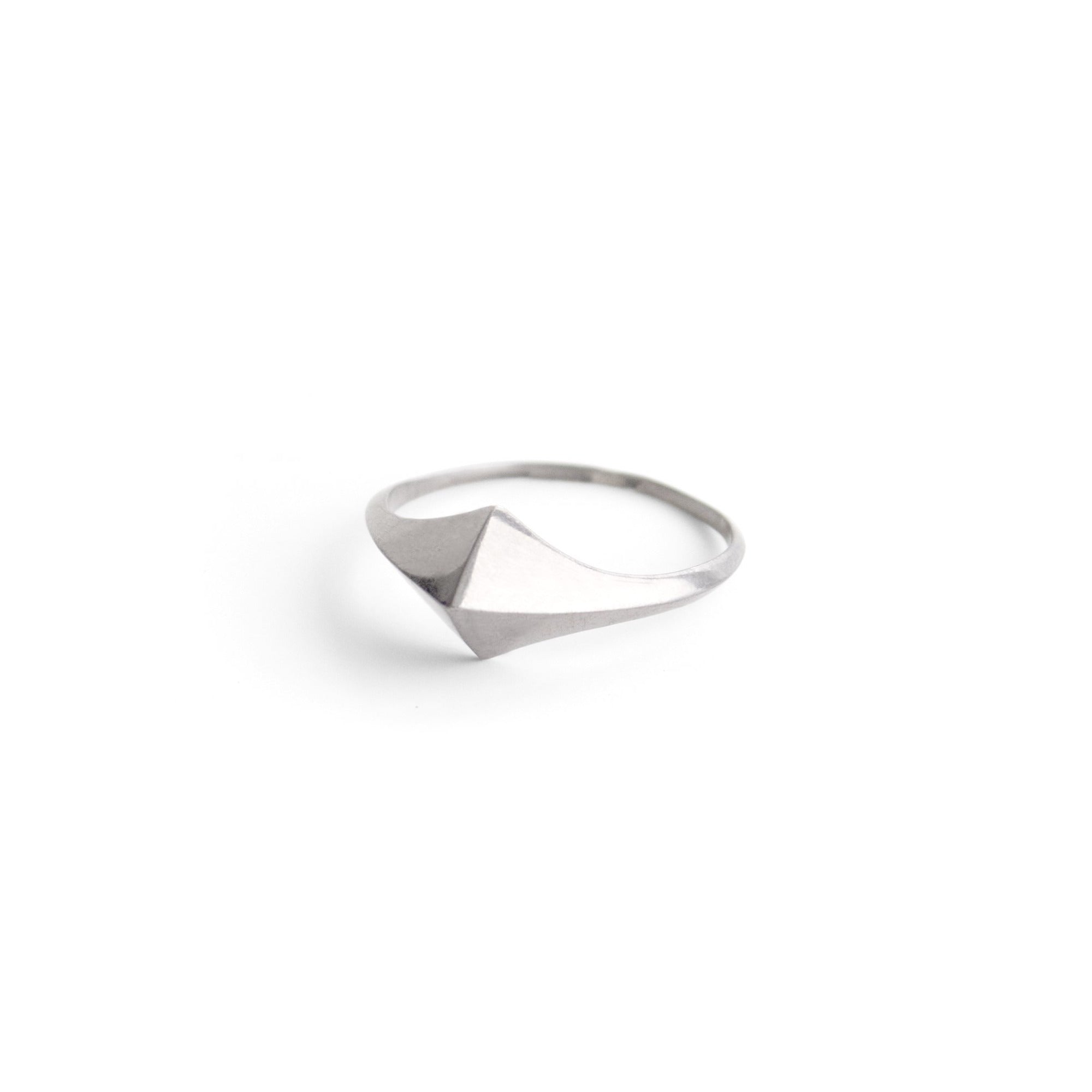 sterling silver / 5 small lis ring