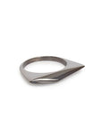 sterling silver plated in black rhodium / 6 peak ring