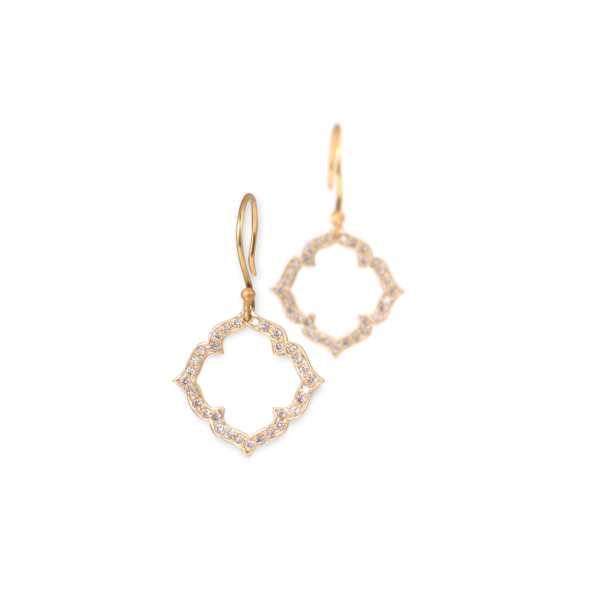 18k yellow gold with white pave diamonds pavé clover earrings