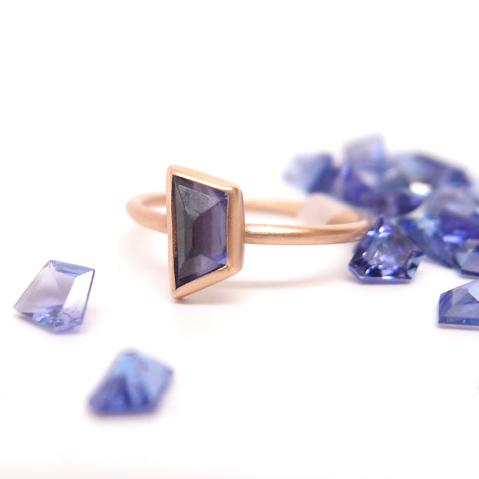tanzanite and rose gold ring with loosed tanzanite stones