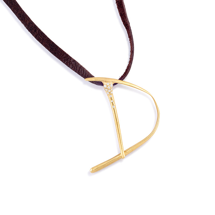 D lettres pendant with pavé diamonds