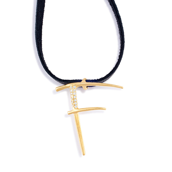 F lettres pendant with pavé diamonds