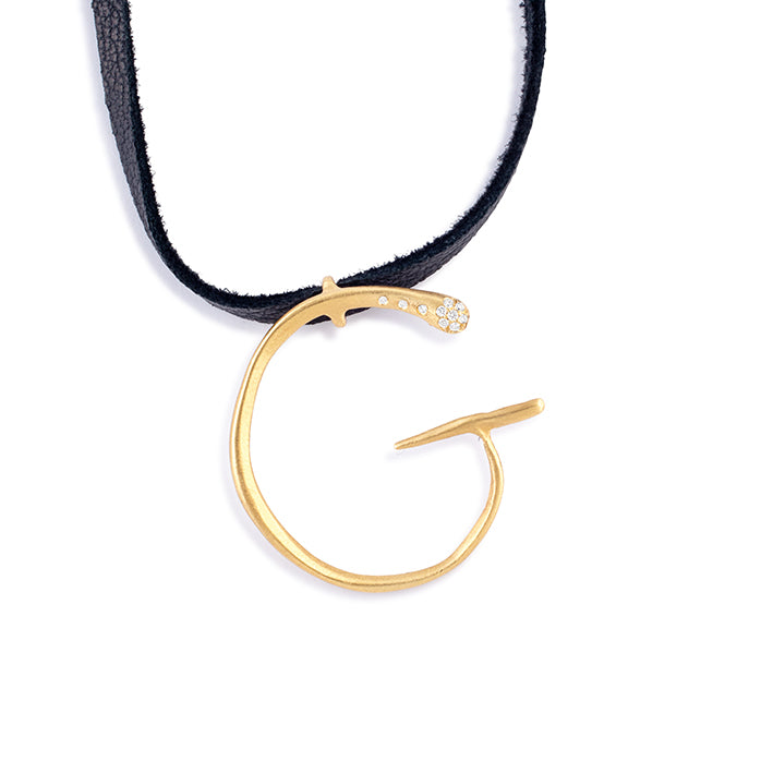 G lettres pendant with pavé diamonds