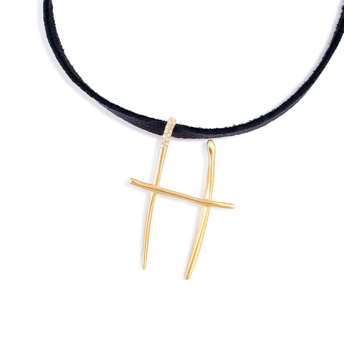 H lettres pendant with pavé diamonds