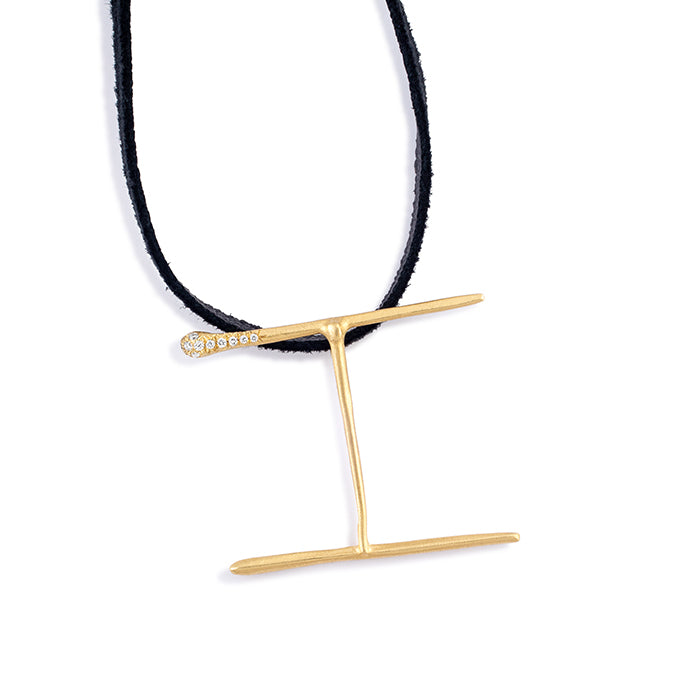 I lettres pendant with pavé diamonds