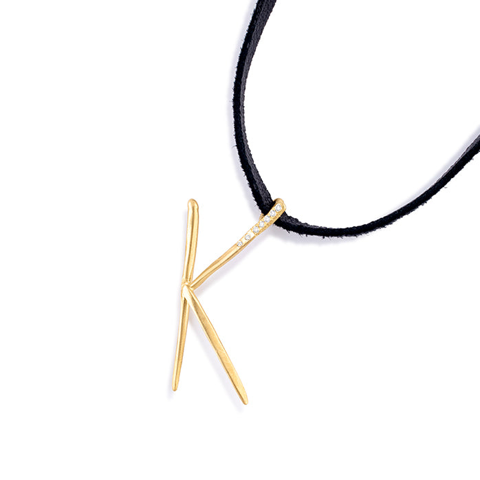 K lettres pendant with pavé diamonds