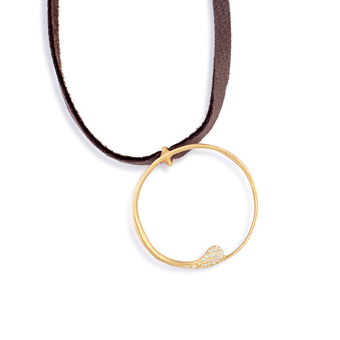 O lettres pendant with pavé diamonds