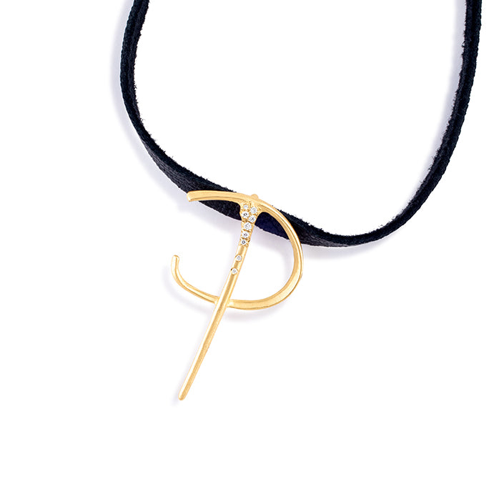 P lettres pendant with pavé diamonds