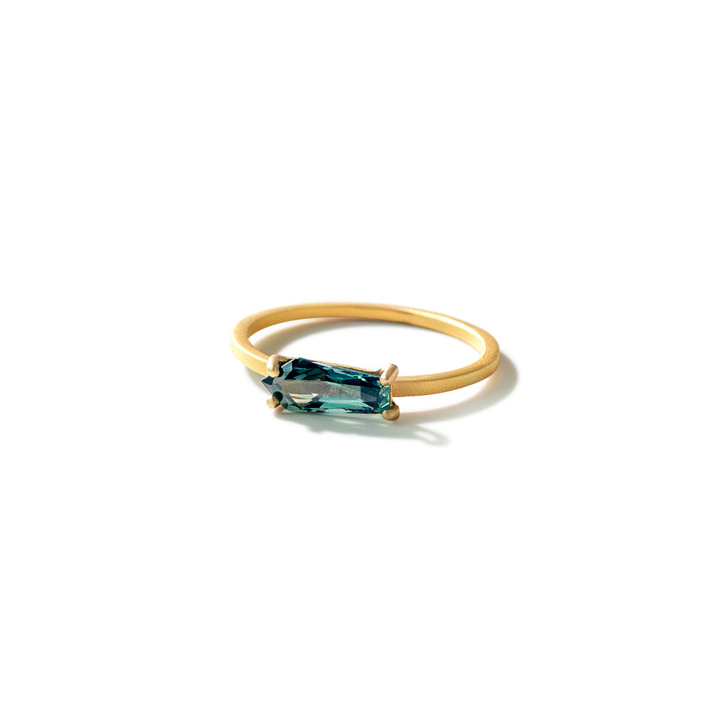 green/0.71ct portrait-cut sapphire stacking rings