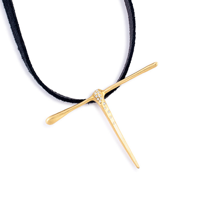 T lettres pendant with pavé diamonds