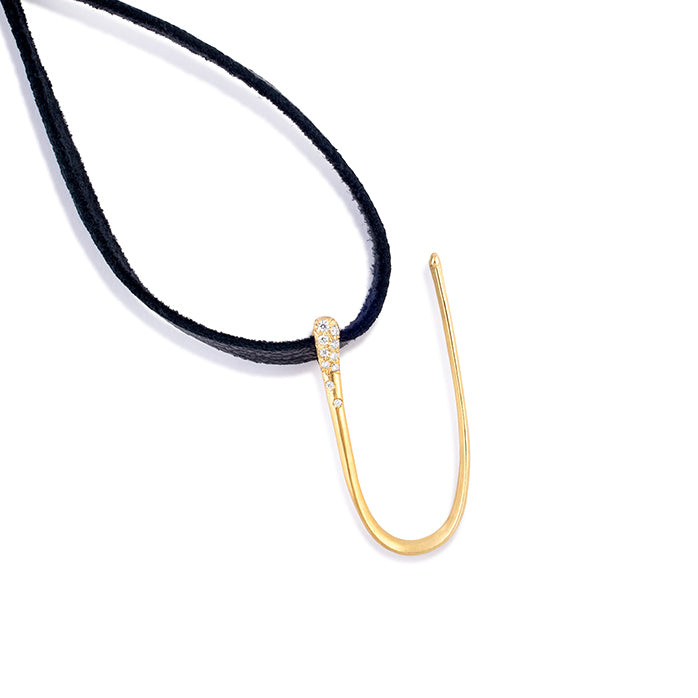 U lettres pendant with pavé diamonds