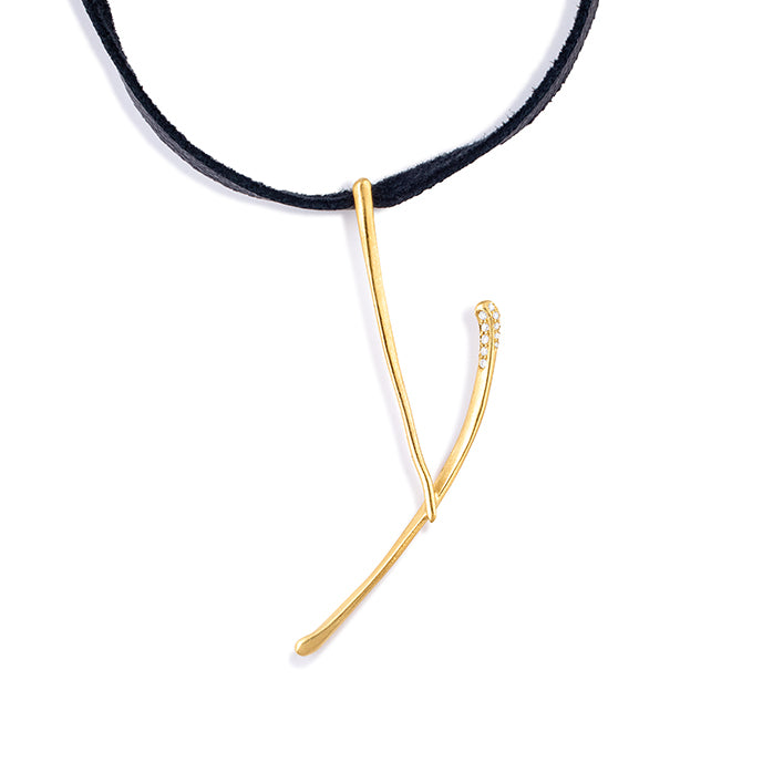 lettres pendant Y with white diamonds