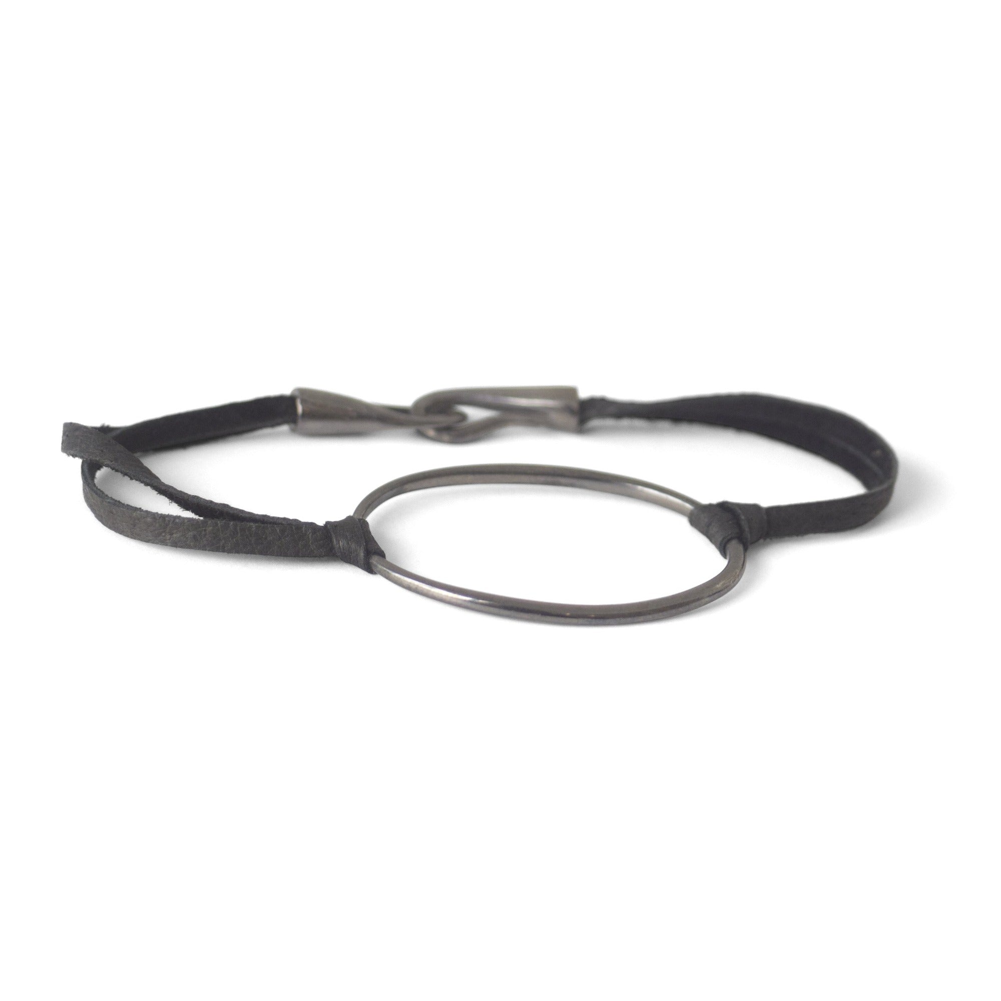 sterling silver plated in black rhodium with black leather / S (6") "o" id bracelet