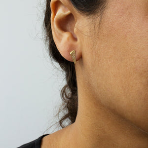 vuitton essential v stud earrings