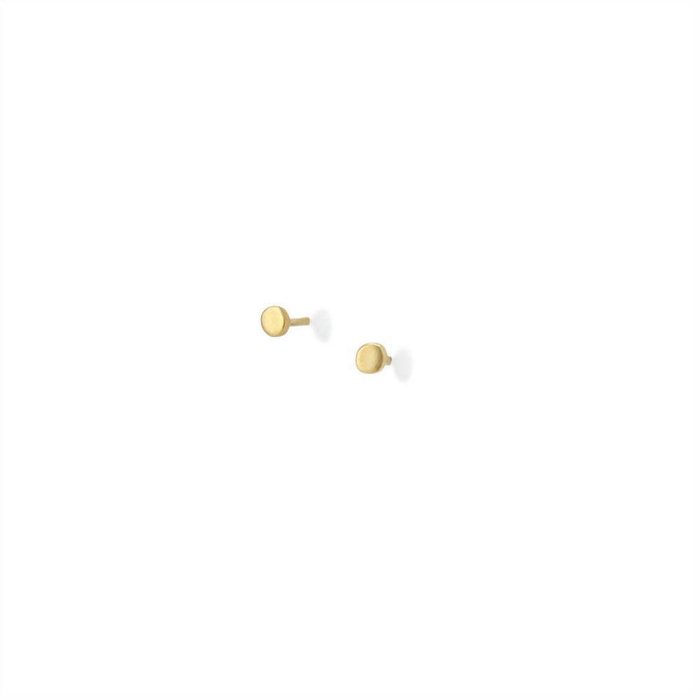 18k yellow gold / 3222 tiny totem studs