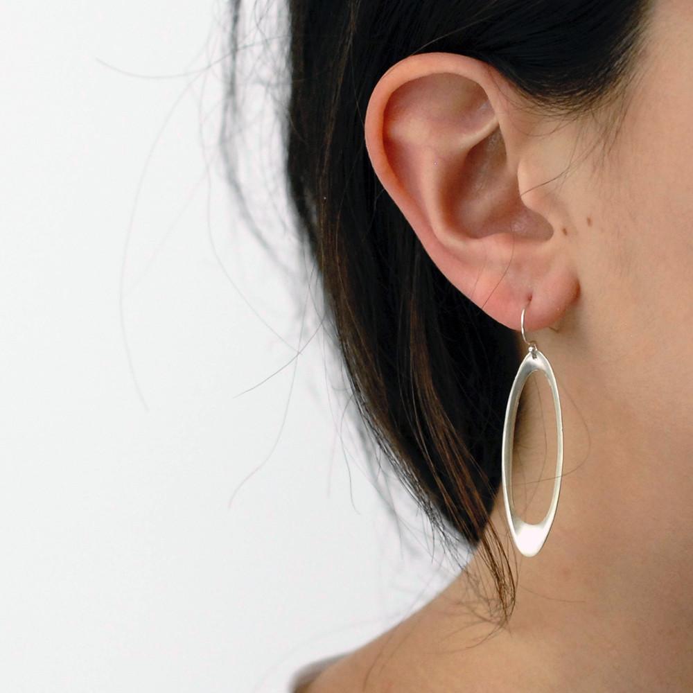  elongated oculus earrings