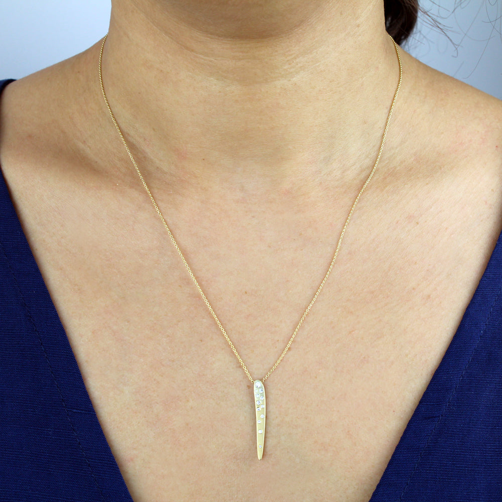 scattered diamond totem necklace