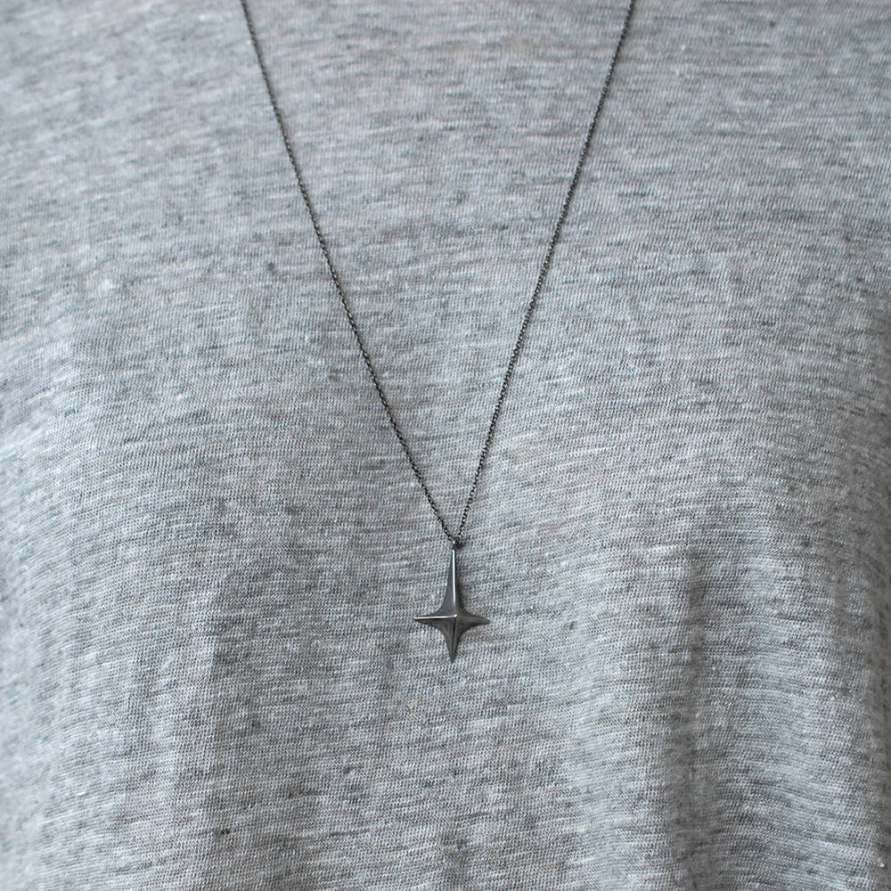  long lis pendant