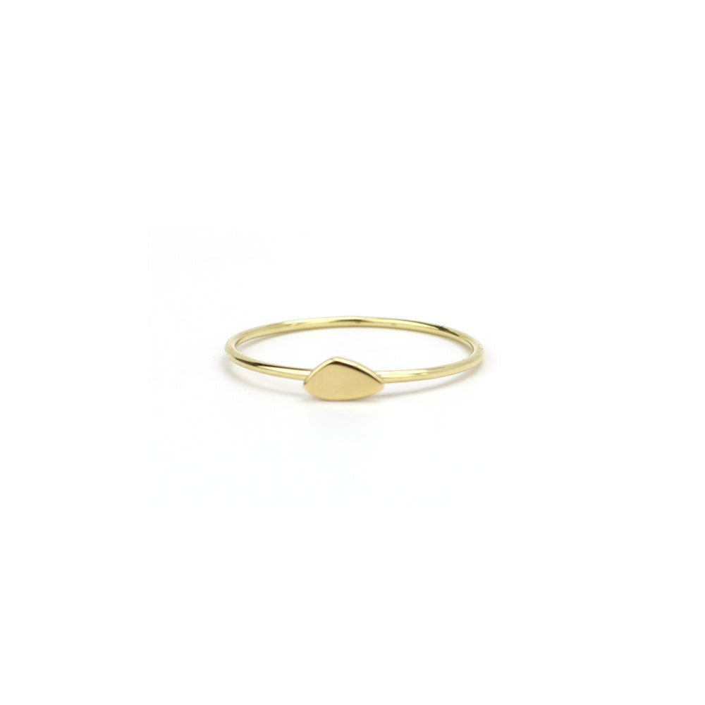 spear / 18k yellow gold / 5 tiny totem stacking rings